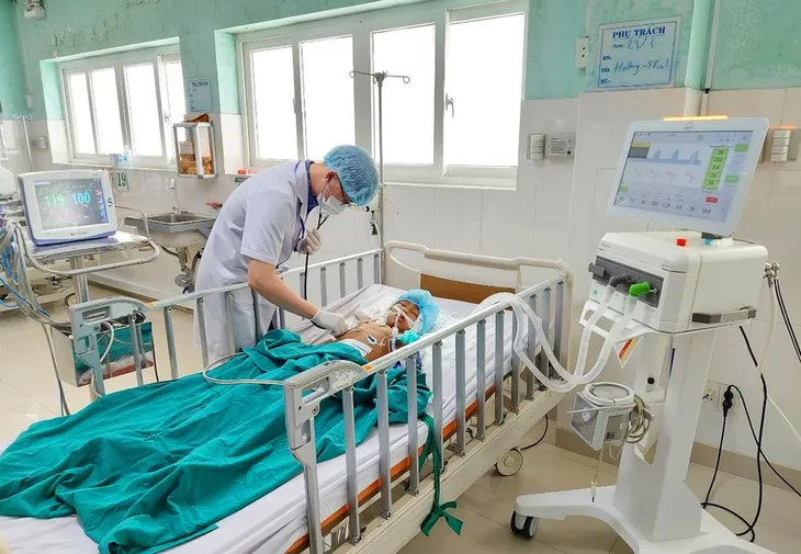 Nổ đầu đạn, 5 người thương vong - Ảnh 2. Nổ đầu đạn, 5 người thương vong - Ảnh 2.