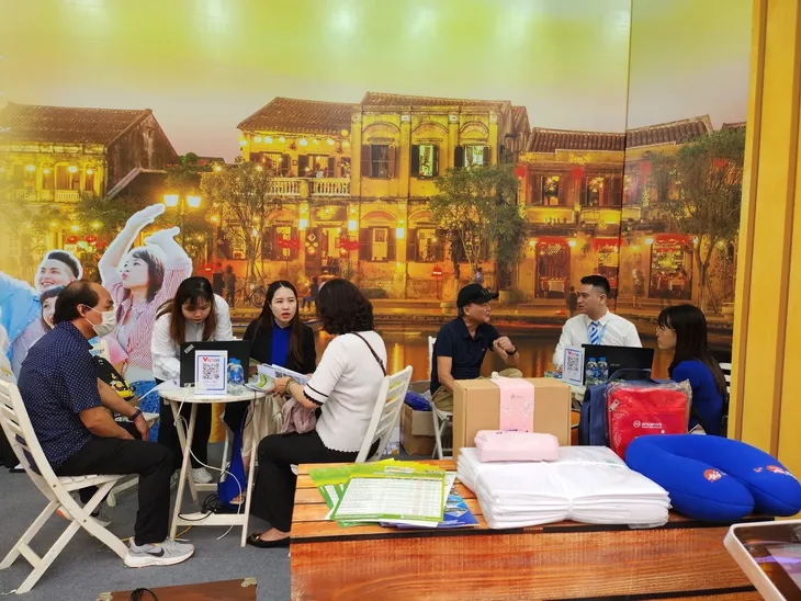 Nhiều tour du lịch kích cầu, khuyến mãi tại Lễ hội du lịch Hà Nội 2023 - Ảnh 3. Nhiều tour du lịch kích cầu, khuyến mãi tại Lễ hội du lịch Hà Nội 2023 - Ảnh 3.