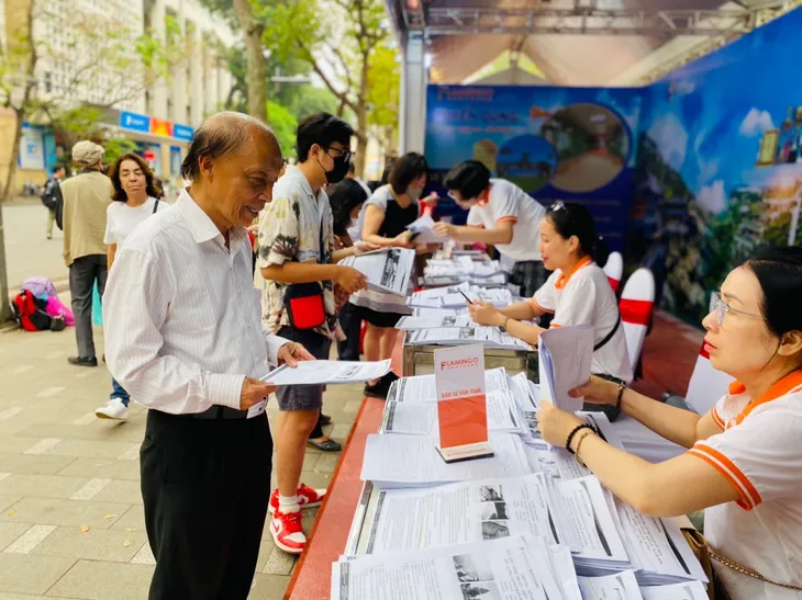 Nhiều tour du lịch kích cầu, khuyến mãi tại Lễ hội du lịch Hà Nội 2023 - Ảnh 1. Nhiều tour du lịch kích cầu, khuyến mãi tại Lễ hội du lịch Hà Nội 2023 - Ảnh 1.