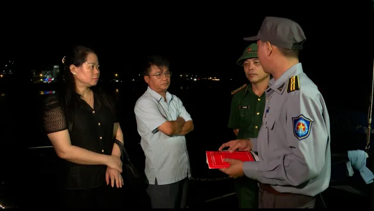 Bà Rịa -Vũng Tàu: Bắt quả tang nhiều tàu cá khai thác thuỷ sản theo kiểu tận diệt - Ảnh 1. Bà Rịa -Vũng Tàu: Bắt quả tang nhiều tàu cá khai thác thuỷ sản theo kiểu tận diệt - Ảnh 1.