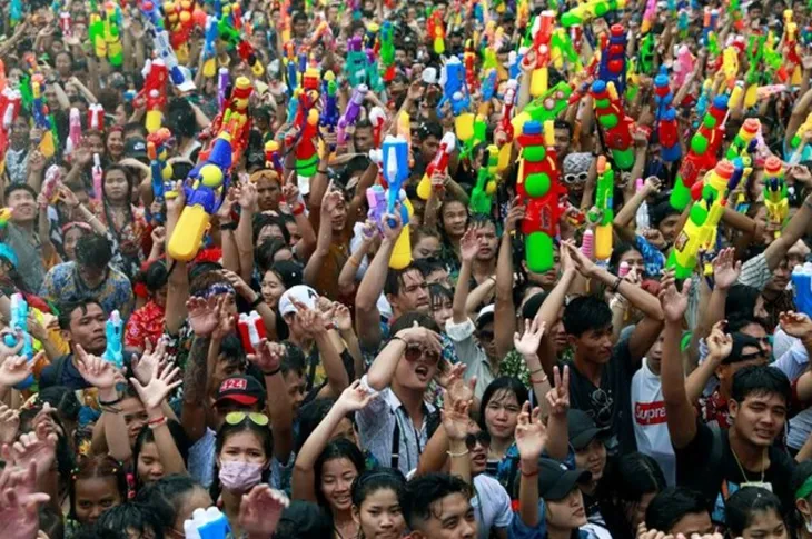Thái Lan tổ chức Tết Songkran hoành tráng nhằm thúc đẩy du lịch - Ảnh 1. Thái Lan tổ chức Tết Songkran hoành tráng nhằm thúc đẩy du lịch - Ảnh 1.