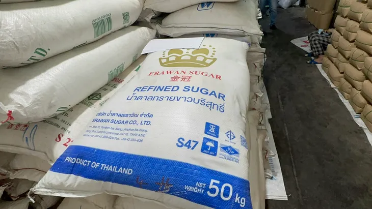 Phát hiện 26,5 tấn đường cát Thái Lan có dấu hiệu nhập lậu - Ảnh 2. Phát hiện 26,5 tấn đường cát Thái Lan có dấu hiệu nhập lậu - Ảnh 2.