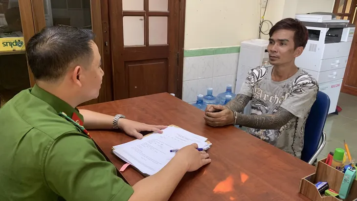 Vụ bé trai nghi bị ép dùng ma túy: Mẹ và dượng dương tính, cháu bé âm tính với ma túy - Ảnh 2. Vụ bé trai nghi bị ép dùng ma túy: Mẹ và dượng dương tính, cháu bé âm tính với ma túy - Ảnh 2.