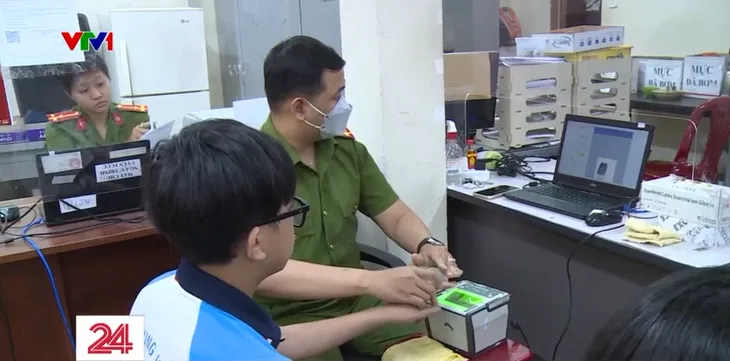 TP Hồ Chí Minh mở cao điểm cấp căn cước công dân cho học sinh - Ảnh 2. TP Hồ Chí Minh mở cao điểm cấp căn cước công dân cho học sinh - Ảnh 2.