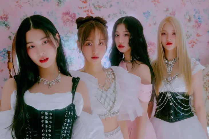 FIFTY FIFTY thẳng tiến vào top 20 Billboard Hot 100 - Ảnh 1. FIFTY FIFTY thẳng tiến vào top 20 Billboard Hot 100 - Ảnh 1.