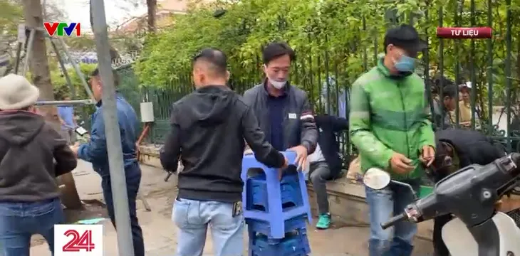 Hà Nội: Xử lý hơn 20.000 trường hợp lấn chiếm vỉa hè - Ảnh 1. Hà Nội: Xử lý hơn 20.000 trường hợp lấn chiếm vỉa hè - Ảnh 1.