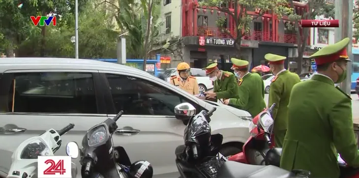 Hà Nội: Xử lý hơn 20.000 trường hợp lấn chiếm vỉa hè - Ảnh 2. Hà Nội: Xử lý hơn 20.000 trường hợp lấn chiếm vỉa hè - Ảnh 2.