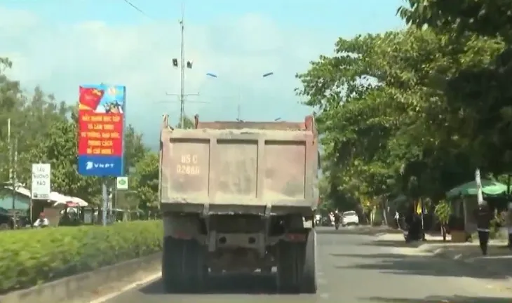 Hung thần xe ben trên Quốc lộ 27 - Ảnh 2.