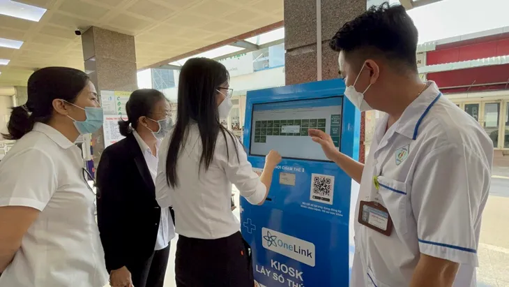 Cần Thơ áp dụng thẻ y tế thông minh tích hợp tính năng thanh toán - Ảnh 1. Cần Thơ áp dụng thẻ y tế thông minh tích hợp tính năng thanh toán - Ảnh 1.
