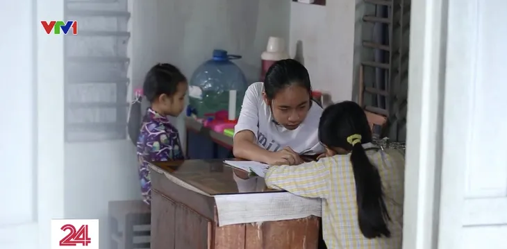 Cặp lá yêu thương: Ba chị em mồ côi mẹ ngày ngày mong ngóng ba trở về - Ảnh 5. Cặp lá yêu thương: Ba chị em mồ côi mẹ ngày ngày mong ngóng ba trở về - Ảnh 5.