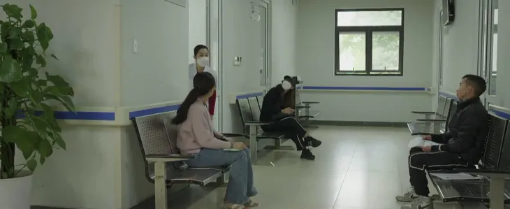 Dưới bóng cây hạnh phúc - Tập 28: Son tự đi khám lại sau nghi ung thư, nhận kết quả đau lòng? - Ảnh 8. Dưới bóng cây hạnh phúc - Tập 28: Son tự đi khám lại sau nghi ung thư, nhận kết quả đau lòng? - Ảnh 8.