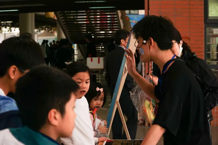 Sự kiện khoa do học sinh cấp 3 tổ chức thu hút hàng nghìn người tham gia - Ảnh 1. Sự kiện khoa do học sinh cấp 3 tổ chức thu hút hàng nghìn người tham gia - Ảnh 1.