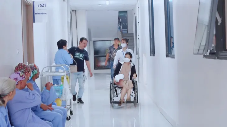 Cứu người phụ nữ có khối u chân nguy hiểm - Ảnh 1.