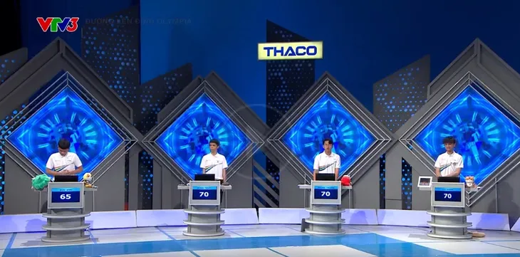 Đường lên đỉnh Olympia 23: Nam sinh Huế giành 330 điểm bước vào thi Tháng - Ảnh 2. Đường lên đỉnh Olympia 23: Nam sinh Huế giành 330 điểm bước vào thi Tháng - Ảnh 2.