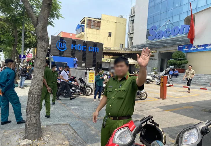 Công an TP Hồ Chí Minh khám xét trụ sở Công ty F88 - Ảnh 1. Công an TP Hồ Chí Minh khám xét trụ sở Công ty F88 - Ảnh 1.