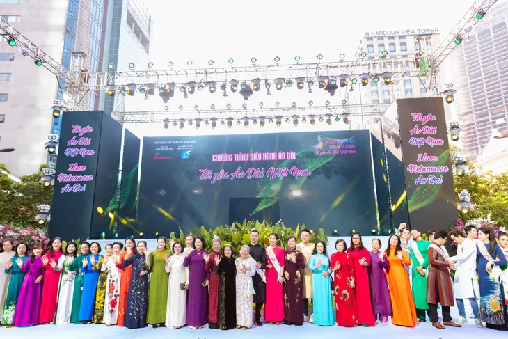 TP Hồ Chí Minh: Phát triển du lịch thông qua Lễ hội Áo dài - Ảnh 4. TP Hồ Chí Minh: Phát triển du lịch thông qua Lễ hội Áo dài - Ảnh 4.
