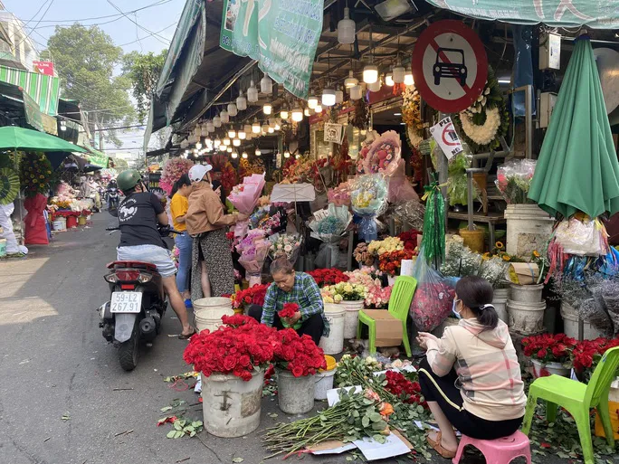 Bất ngờ với nguồn cung hoa hồng dịp lễ 8/3 - Ảnh 5. Bất ngờ với nguồn cung hoa hồng dịp lễ 8/3 - Ảnh 5.