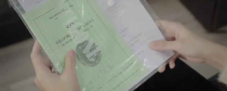 Dưới bóng cây hạnh phúc - Tập 29: Thúy tung tin Son giả ung thư để nhận quà, tiền biếu - Ảnh 15. Dưới bóng cây hạnh phúc - Tập 29: Thúy tung tin Son giả ung thư để nhận quà, tiền biếu - Ảnh 15.