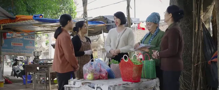 Dưới bóng cây hạnh phúc - Tập 29: Thúy tung tin Son giả ung thư để nhận quà, tiền biếu - Ảnh 16. Dưới bóng cây hạnh phúc - Tập 29: Thúy tung tin Son giả ung thư để nhận quà, tiền biếu - Ảnh 16.