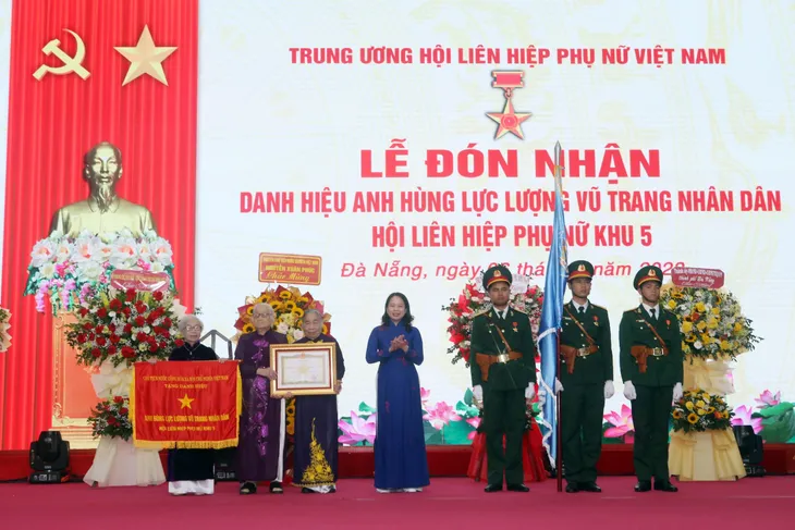 Xây dựng người phụ nữ Việt Nam thời đại mới - Ảnh 1. Xây dựng người phụ nữ Việt Nam thời đại mới - Ảnh 1.