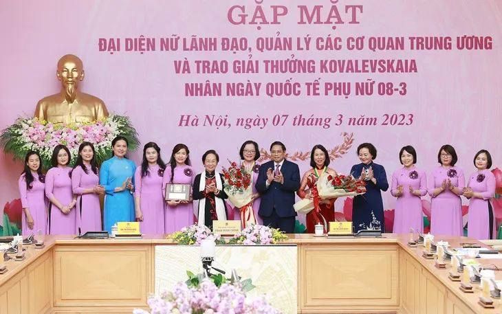 Thủ tướng: Tạo môi trường, điều kiện để phát huy vai trò của phụ nữ Việt Nam - Ảnh 1. Thủ tướng: Tạo môi trường, điều kiện để phát huy vai trò của phụ nữ Việt Nam - Ảnh 1.