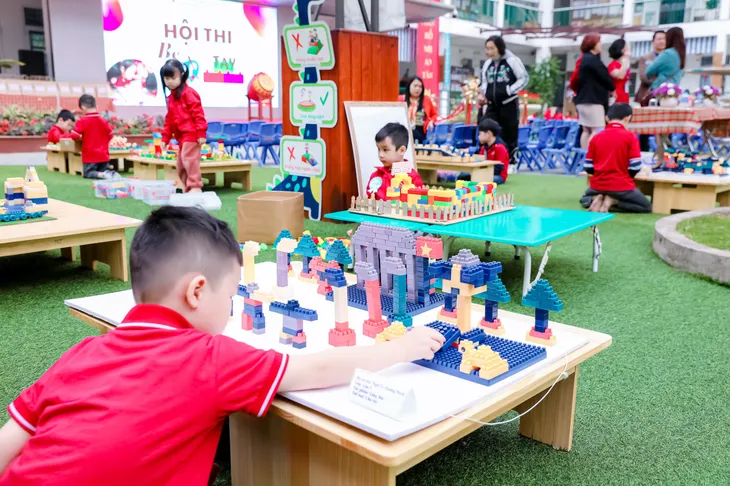 Trường mầm non Tương Mai tổ chức hội thi Bé khéo tay chào mừng ngày 8/3 - Ảnh 16. Trường mầm non Tương Mai tổ chức hội thi Bé khéo tay chào mừng ngày 8/3 - Ảnh 16.
