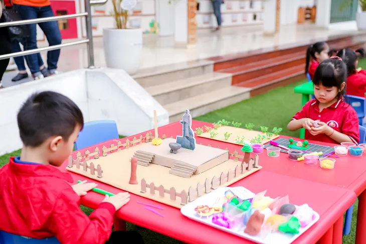 Trường mầm non Tương Mai tổ chức hội thi Bé khéo tay chào mừng ngày 8/3 - Ảnh 14. Trường mầm non Tương Mai tổ chức hội thi Bé khéo tay chào mừng ngày 8/3 - Ảnh 14.