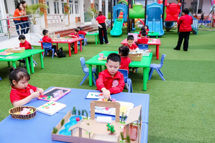Trường mầm non Tương Mai tổ chức hội thi Bé khéo tay chào mừng ngày 8/3 - Ảnh 11. Trường mầm non Tương Mai tổ chức hội thi Bé khéo tay chào mừng ngày 8/3 - Ảnh 11.