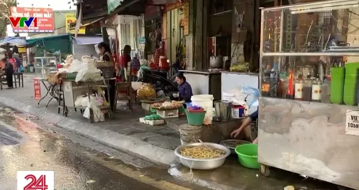 1001 lý do chiếm dụng vỉa hè - Ảnh 2. 1001 lý do chiếm dụng vỉa hè - Ảnh 2.