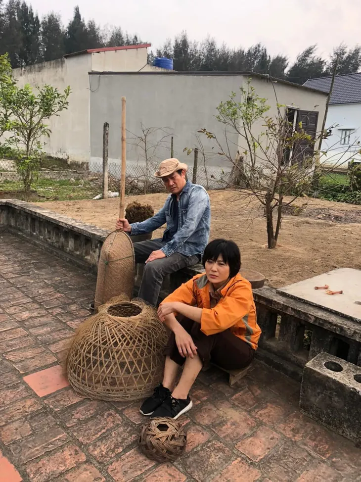 Phim trường tuần qua: NSƯT Hoàng Hải cùng Thanh Hương hóa dân quê - Ảnh 8. Phim trường tuần qua: NSƯT Hoàng Hải cùng Thanh Hương hóa dân quê - Ảnh 8.