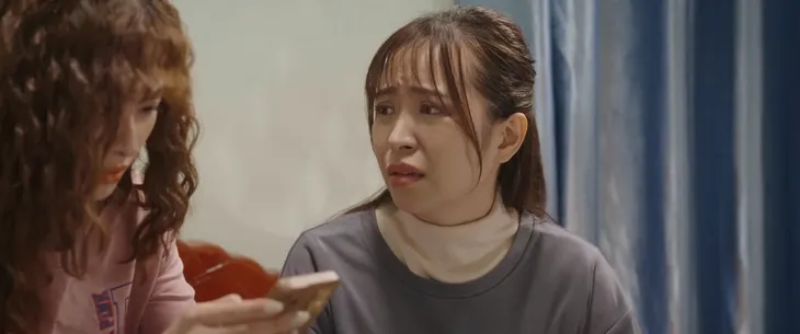 Dưới bóng cây hạnh phúc - Tập 32: Đạt vừa ghen vợ, vừa ngọt ngào với cô ca sĩ trẻ - Ảnh 6. Dưới bóng cây hạnh phúc - Tập 32: Đạt vừa ghen vợ, vừa ngọt ngào với cô ca sĩ trẻ - Ảnh 6.