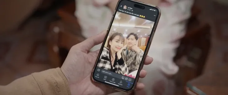 Dưới bóng cây hạnh phúc - Tập 32: Đạt vừa ghen vợ, vừa ngọt ngào với cô ca sĩ trẻ - Ảnh 8. Dưới bóng cây hạnh phúc - Tập 32: Đạt vừa ghen vợ, vừa ngọt ngào với cô ca sĩ trẻ - Ảnh 8.