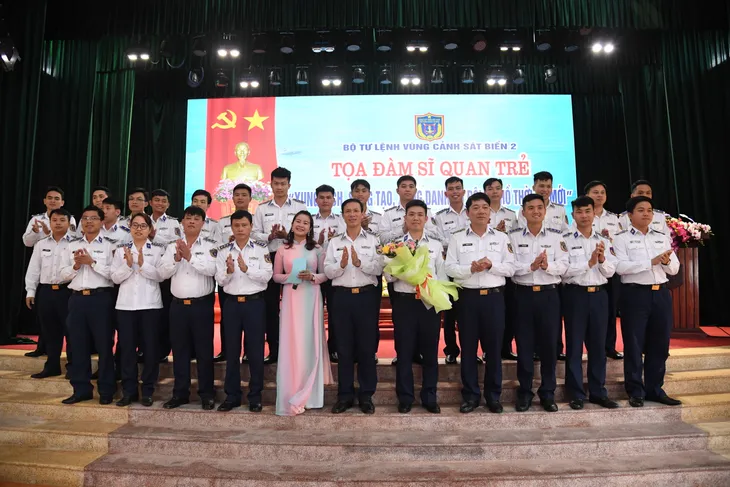 Sĩ quan trẻ Bộ Tư lệnh Vùng Cảnh sát biển 2 “Xung kích, sáng tạo, khát khao cống hiến” - Ảnh 2. Sĩ quan trẻ Bộ Tư lệnh Vùng Cảnh sát biển 2 “Xung kích, sáng tạo, khát khao cống hiến” - Ảnh 2.