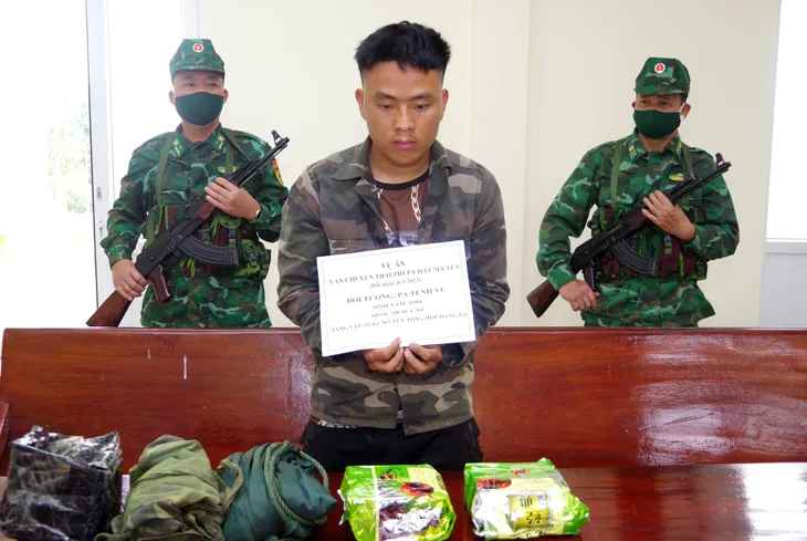 Hà Tĩnh: Bắt giữ đối tượng vận chuyển 2 kg ma túy từ nước ngoài về Việt Nam - Ảnh 1. Hà Tĩnh: Bắt giữ đối tượng vận chuyển 2 kg ma túy từ nước ngoài về Việt Nam - Ảnh 1.