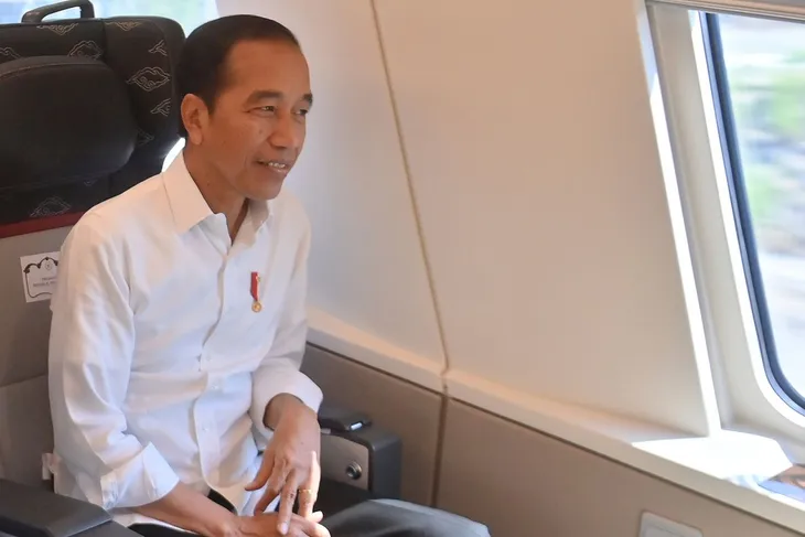Indonesia vận hành tuyến đường sắt cao tốc đầu tiên ở Đông Nam Á - Ảnh 2. Indonesia vận hành tuyến đường sắt cao tốc đầu tiên ở Đông Nam Á - Ảnh 2.