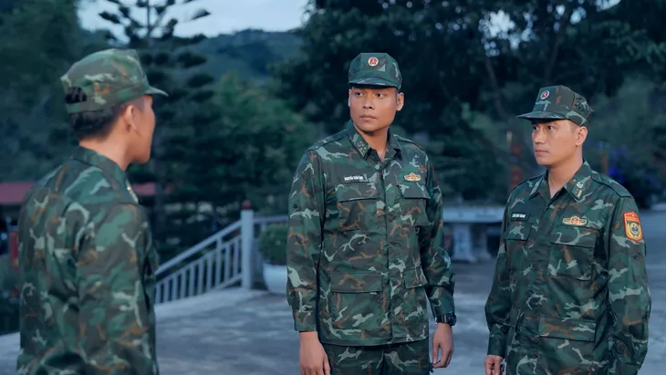 Góc nghiêng đốn tim của dàn chiến sĩ Cuộc chiến không giới tuyến - Ảnh 17. Góc nghiêng đốn tim của dàn chiến sĩ Cuộc chiến không giới tuyến - Ảnh 17.
