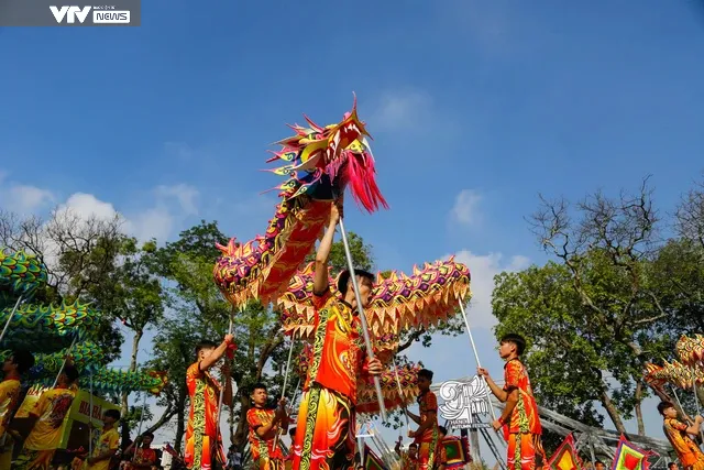 Hơn 600 người biểu diễn nghệ thuật Lân - Sư - Rồng tại đường phố Hà Nội - Ảnh 2. Hơn 600 người biểu diễn nghệ thuật Lân - Sư - Rồng tại đường phố Hà Nội - Ảnh 2.