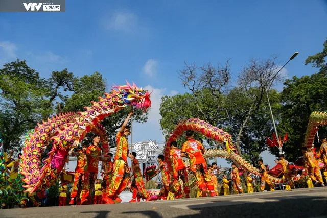 Hơn 600 người biểu diễn nghệ thuật Lân - Sư - Rồng tại đường phố Hà Nội - Ảnh 7. Hơn 600 người biểu diễn nghệ thuật Lân - Sư - Rồng tại đường phố Hà Nội - Ảnh 7.