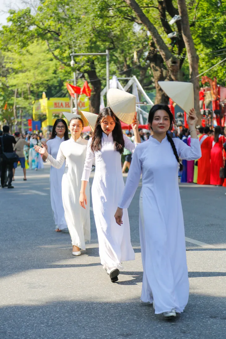 Hơn 1.500 người tham gia diễu hành tại Carnaval mùa thu Hà Nội - Ảnh 9. Hơn 1.500 người tham gia diễu hành tại Carnaval mùa thu Hà Nội - Ảnh 9.