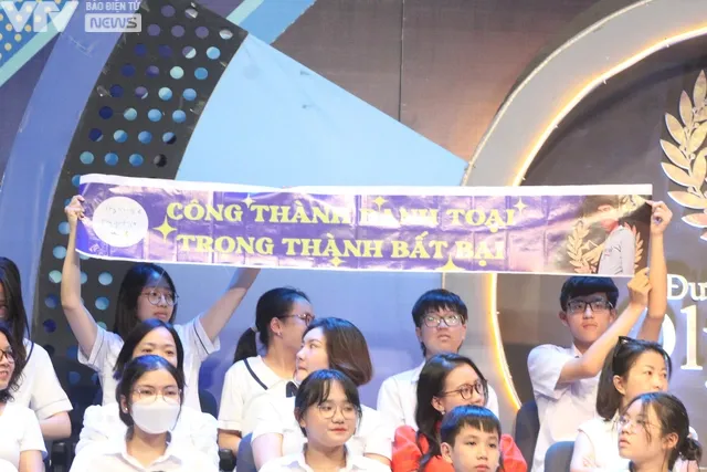 Khoảnh khắc đáng yêu ở cuộc thi Quý 4 Đường lên đỉnh Olympia 2023 - Ảnh 11. Khoảnh khắc đáng yêu ở cuộc thi Quý 4 Đường lên đỉnh Olympia 2023 - Ảnh 11.
