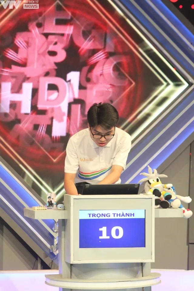 Khoảnh khắc đáng yêu ở cuộc thi Quý 4 Đường lên đỉnh Olympia 2023 - Ảnh 10. Khoảnh khắc đáng yêu ở cuộc thi Quý 4 Đường lên đỉnh Olympia 2023 - Ảnh 10.