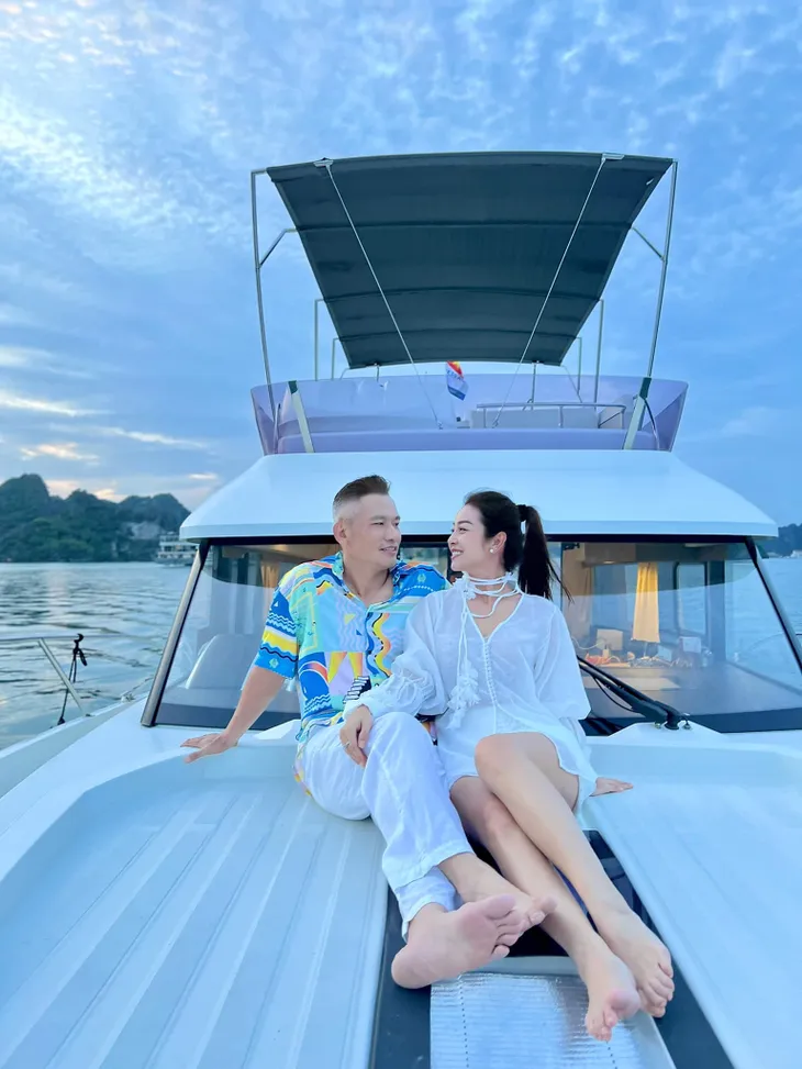 Jennifer Phạm và chồng doanh nhân kỉ niệm 14 năm yêu nhau, MC Mai Ngọc duyên dáng bên NSND Như Quỳnh - Ảnh 1. Jennifer Phạm và chồng doanh nhân kỉ niệm 14 năm yêu nhau, MC Mai Ngọc duyên dáng bên NSND Như Quỳnh - Ảnh 1.
