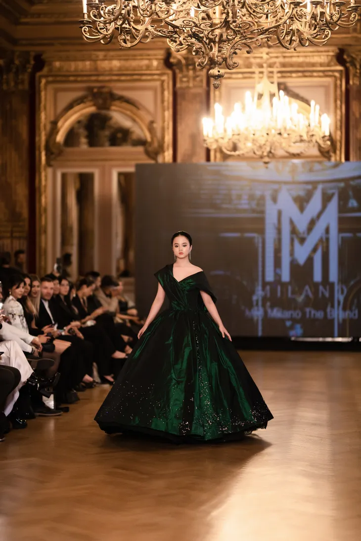 Lộ diện mẫu nhí Việt mở màn tại Paris Fashion Week 2023 - Ảnh 1. Lộ diện mẫu nhí Việt mở màn tại Paris Fashion Week 2023 - Ảnh 1.