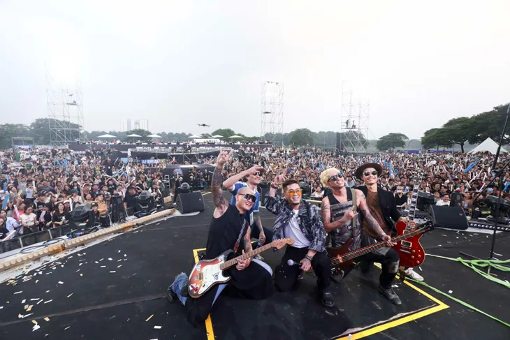 HAY FEST 2023: Hơn 100 màn trình diễn trong 10 giờ đồng hồ và gần 10.000 khán giả cuồng nhiệt - Ảnh 3. HAY FEST 2023: Hơn 100 màn trình diễn trong 10 giờ đồng hồ và gần 10.000 khán giả cuồng nhiệt - Ảnh 3.