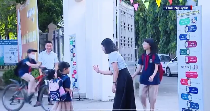 Làm gương để rèn giũa học sinh - Ảnh 1. Làm gương để rèn giũa học sinh - Ảnh 1.