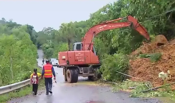 Khắc phục sạt lở công trình giao thông tại Thanh Hóa - Ảnh 1. Khắc phục sạt lở công trình giao thông tại Thanh Hóa - Ảnh 1.