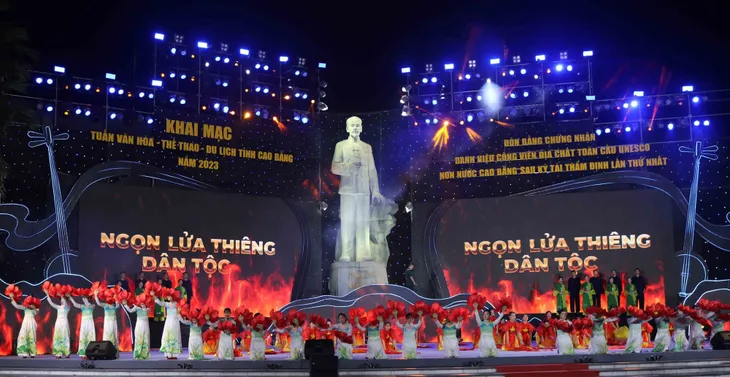 Khai mạc Tuần văn hóa thể thao du lịch tỉnh Cao Bằng - Ảnh 2. Khai mạc Tuần văn hóa thể thao du lịch tỉnh Cao Bằng - Ảnh 2.