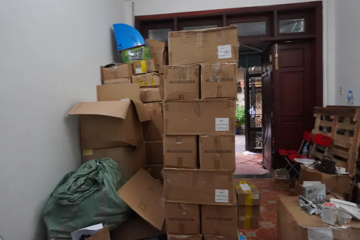 TP Hồ Chí Minh: Bắt quản lý công ty buôn lậu thuốc lá điện tử trị giá 70 tỷ đồng - Ảnh 1. TP Hồ Chí Minh: Bắt quản lý công ty buôn lậu thuốc lá điện tử trị giá 70 tỷ đồng - Ảnh 1.