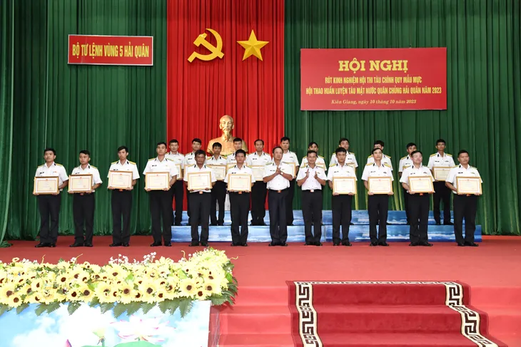 Khắc phục khó khăn, triển khai nghiêm túc, chất lượng Hội thao huấn luyện tàu mặt nước - Ảnh 2. Khắc phục khó khăn, triển khai nghiêm túc, chất lượng Hội thao huấn luyện tàu mặt nước - Ảnh 2.