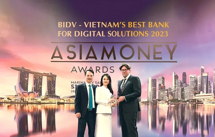 BIDV nhận giải thưởng Ngân hàng cung cấp giải pháp số hàng đầu Việt Nam - Ảnh 1. BIDV nhận giải thưởng Ngân hàng cung cấp giải pháp số hàng đầu Việt Nam - Ảnh 1.